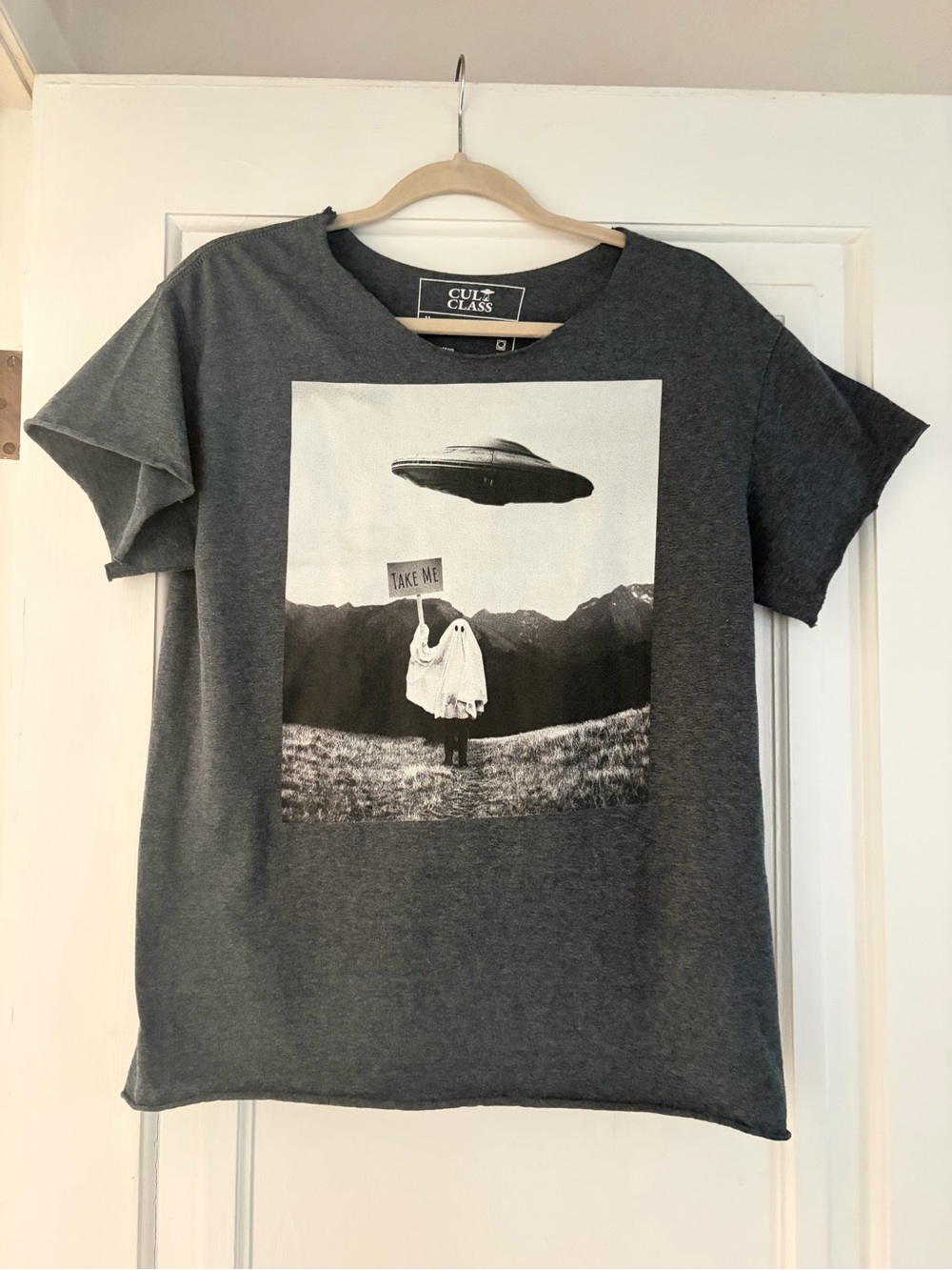 Cult Class UFO Ghost Take Me Charcoal Gray Graphic Short Sleeve Tee size M
